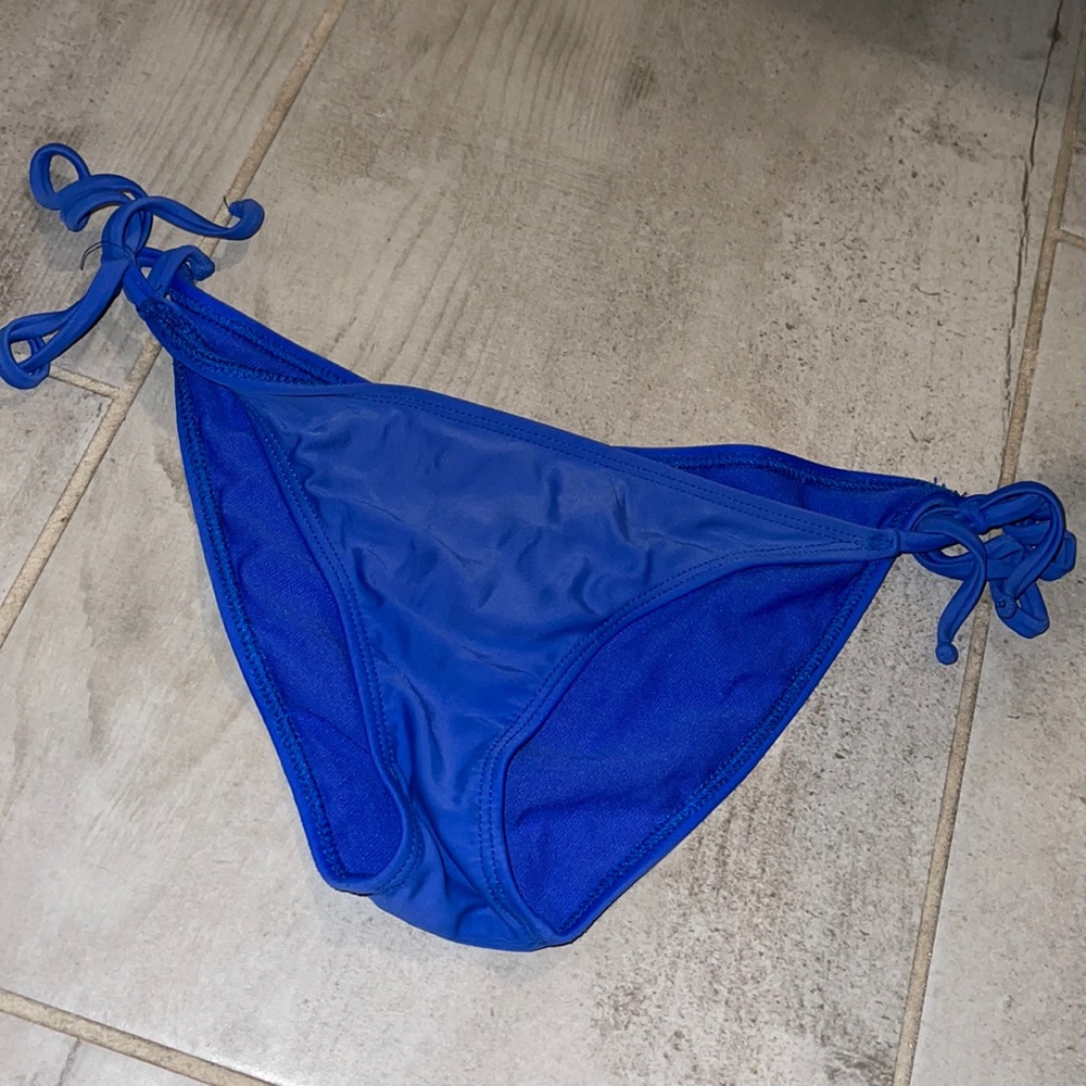 Super cute blue bikini bottoms!